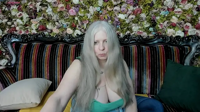 mariabelladonna online show from June 10, 2026, 9:03 pm