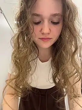 RussianWoman online show from April 18, 2026, 3:21 am