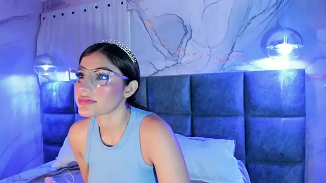 IsabelaStefano online show from April 13, 2026, 3:01 am