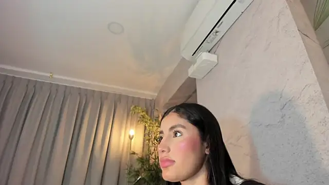 IsabelaStefano online show from July 19, 2026, 3:54 am