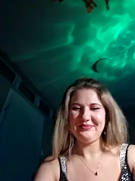 Snapshot of purplemoon1 chatting on December 18, 2025, 10:16 pm purplemoon1 online show from December 18, 2025, 10:16 pm