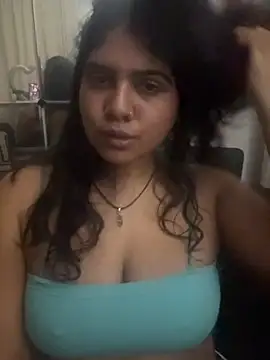 TiaBella  online show from February 3, 2026, 7:52 pm