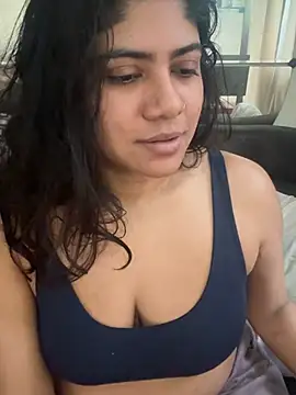 TiaBella  online show from February 27, 2026, 4:07 pm