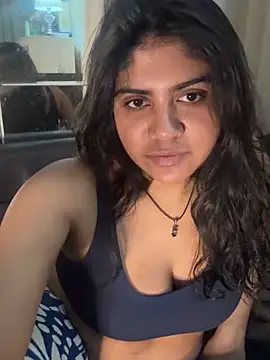 TiaBella  online show from April 13, 2026, 7:52 pm