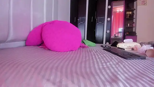 Snapshot of Thaliakim chatting on February 24, 2026, 5:11 pm Thaliakim online show from February 24, 2026, 5:11 pm