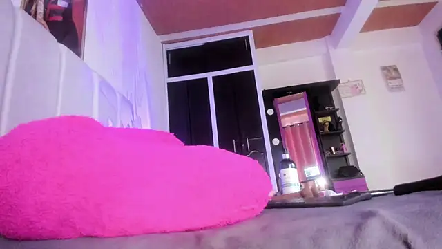 Snapshot of Thaliakim chatting on March 6, 2026, 10:28 pm Thaliakim online show from March 6, 2026, 10:28 pm