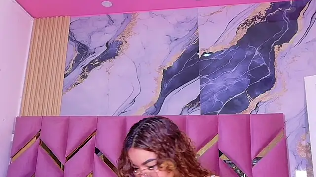 Snapshot of cutiecurvyForeign chatting on November 26, 2025, 6:03 am cutiecurvyForeign online show from November 26, 2025, 6:03 am