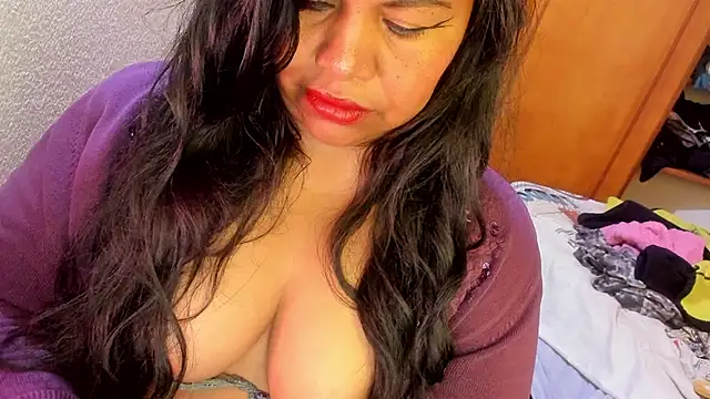 ebonycamelia online show from April 29, 2026, 6:36 pm
