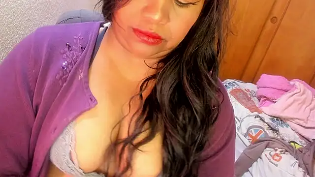 ebonycamelia online show from May 6, 2026, 6:35 pm