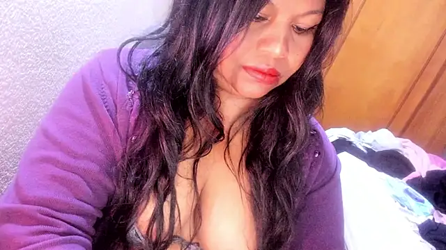 ebonycamelia online show from May 10, 2026, 4:28 am