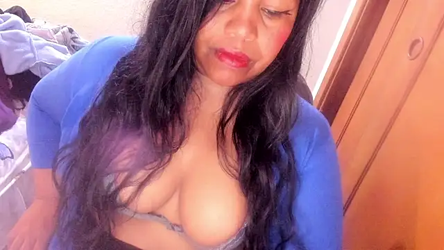 ebonycamelia online show from May 20, 2026, 8:04 pm