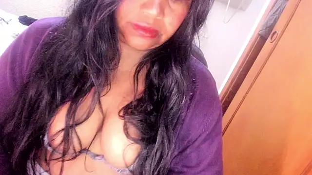 ebonycamelia online show from May 28, 2026, 8:06 pm