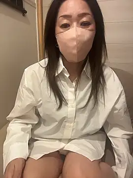 Snapshot of ---AN--- chatting on December 3, 2025, 3:43 pm ---AN--- online show from December 3, 2025, 3:43 pm