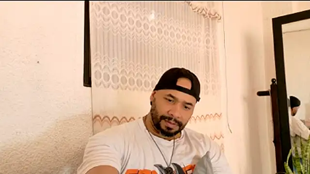 musclehetero online show from July 24, 2026, 9:35 pm