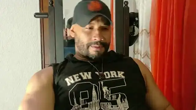 musclehetero online show from July 28, 2026, 2:29 am