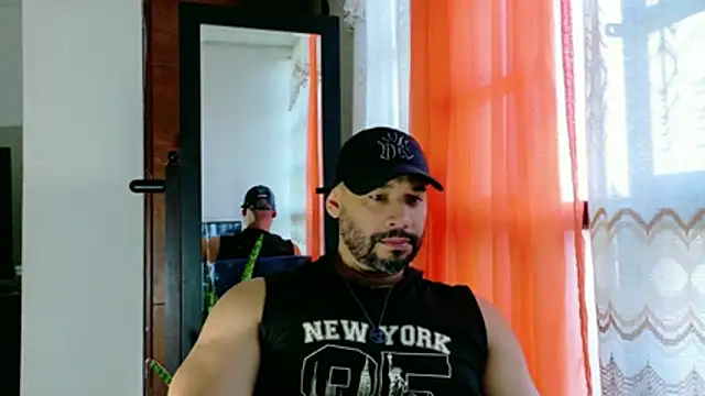 musclehetero online show from July 28, 2026, 11:50 am