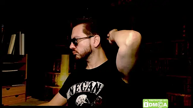 Snapshot of justshutupandwatch chatting on December 17, 2025, 9:21 pm justshutupandwatch online show from December 17, 2025, 9:21 pm