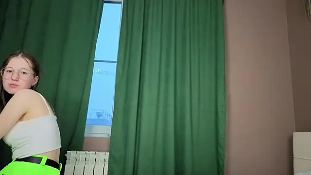 Snapshot of MiraFenech chatting on November 28, 2025, 5:32 am MiraFenech online show from November 28, 2025, 5:32 am