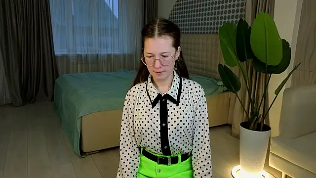 Snapshot of MiraFenech chatting on December 3, 2025, 5:26 am MiraFenech online show from December 3, 2025, 5:26 am