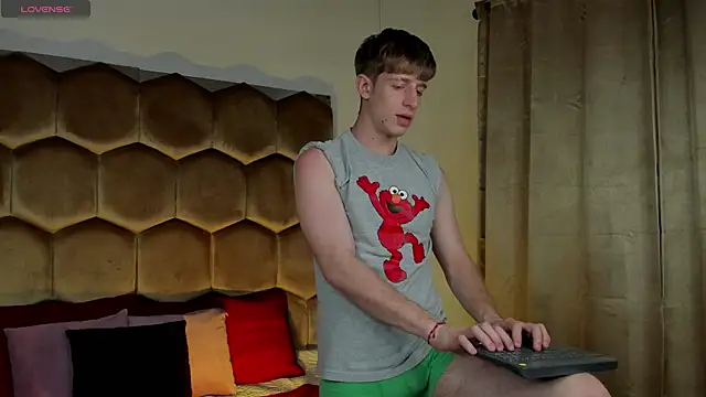 Snapshot of Ostin_Saints chatting on December 2, 2025, 2:01 pm Ostin Saints online show from December 2, 2025, 2:01 pm