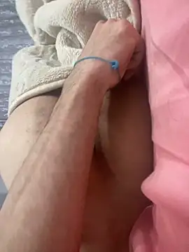 italianbaby001 online show from November 22, 2025, 12:31 am