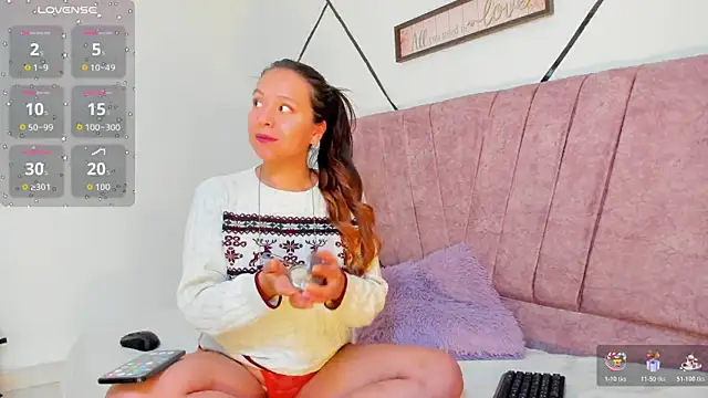 Julieta Lein  online show from December 17, 2025, 9:43 pm