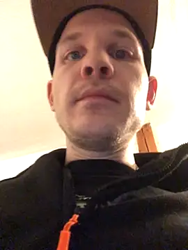 Spielzeugtwink online show from November 24, 2025, 7:57 pm