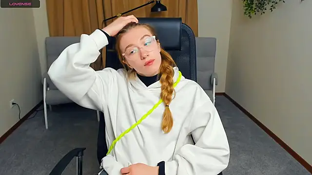 KathrynMattu online show from November 21, 2025, 2:27 pm