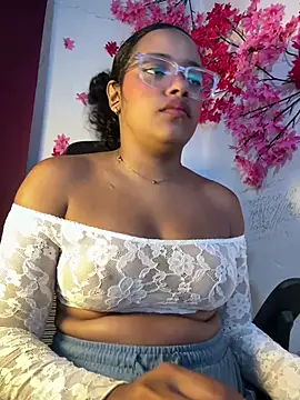 Snapshot of chleo_rosse chatting on April 21, 2026, 4:12 pm chleo rosse online show from April 21, 2026, 4:12 pm