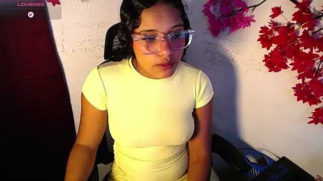 Snapshot of chleo_rosse chatting on April 28, 2026, 11:10 pm chleo rosse online show from April 28, 2026, 11:10 pm