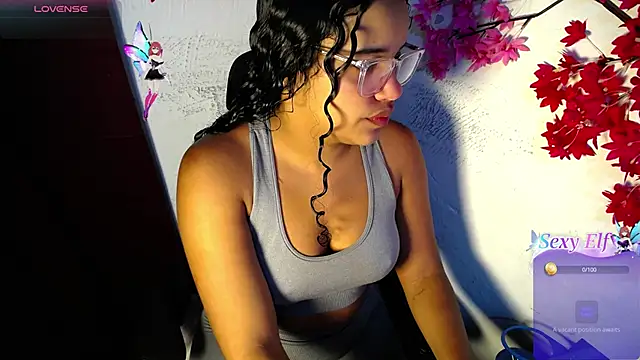 Snapshot of chleo_rosse chatting on June 3, 2026, 3:17 pm chleo rosse online show from June 3, 2026, 3:17 pm