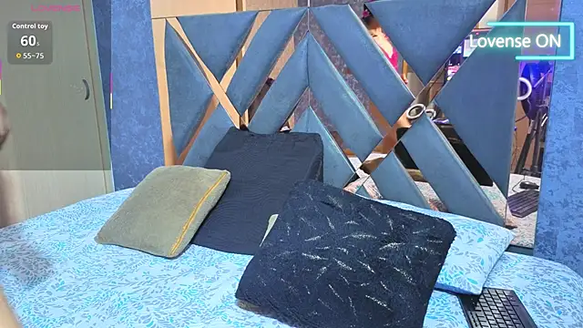 alicee foox online show from March 30, 2026, 6:53 pm