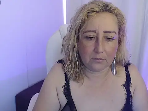 Snapshot of Perla_2026 chatting on November 20, 2025, 5:01 pm Perla 2026 online show from November 20, 2025, 5:01 pm