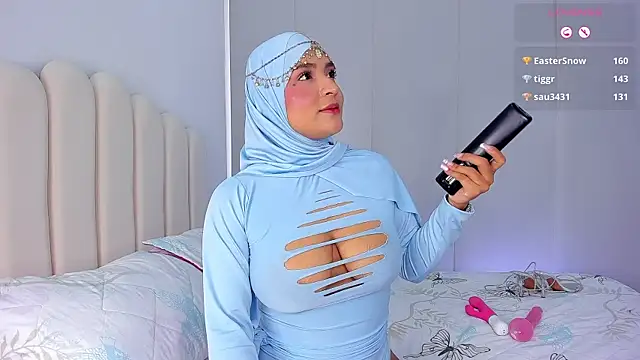 Amira-Zahra online show from April 1, 2026, 1:41 pm