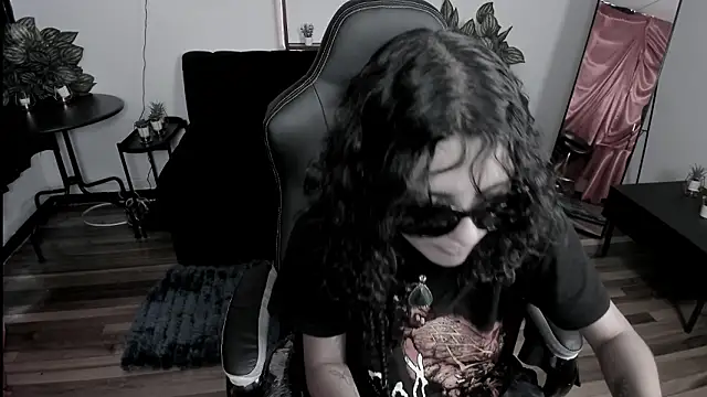 Snapshot of gummo_ chatting on February 17, 2026, 8:15 pm gummo online show from February 17, 2026, 8:15 pm