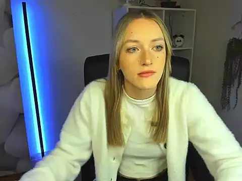 EvelynBlond online show from November 26, 2025, 6:25 am