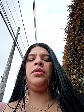 Layla-daring online show from February 6, 2026, 6:44 pm