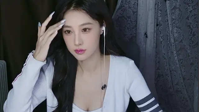 huanxbaby online show from December 5, 2025, 6:37 pm