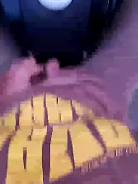 Snapshot of Meow_buggie chatting on December 22, 2025, 2:47 pm Meow buggie online show from December 22, 2025, 2:47 pm