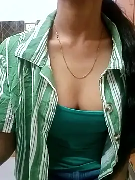 Snapshot of Roja__ chatting on December 1, 2025, 9:25 am Roja online show from December 1, 2025, 9:25 am