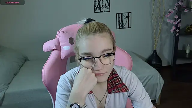 Megan Lora online show from January 10, 2026, 1:07 am