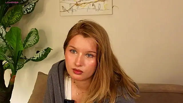 ImiMonroe online show from April 18, 2026, 5:55 am