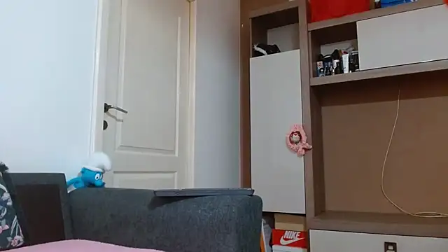 Erii18 online show from April 14, 2026, 11:49 am