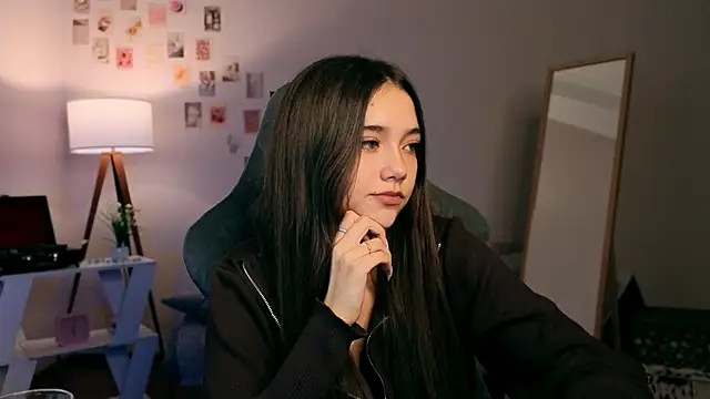 Snapshot of Vexorine chatting on November 28, 2025, 7:16 pm Vexorine online show from November 28, 2025, 7:16 pm