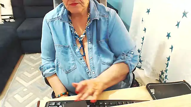 Snapshot of MatureMaiden chatting on March 21, 2025, 3:24 pm MatureMaiden online show from March 21, 2025, 3:24 pm