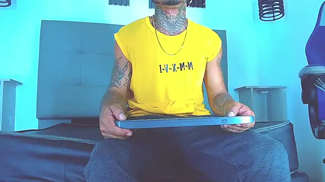 Hot Latino x online show from January 10, 2026, 12:40 pm