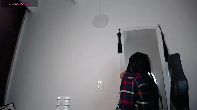 LunaAponte online show from February 6, 2026, 3:22 am