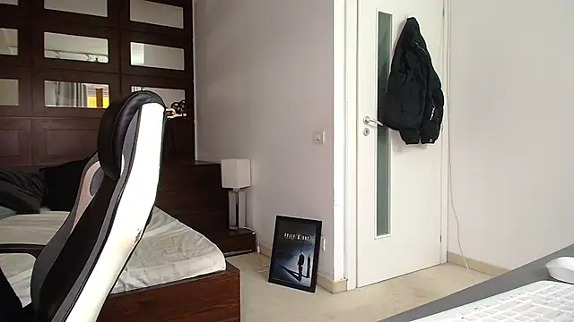 ElijahThorne online show from February 7, 2026, 8:18 am