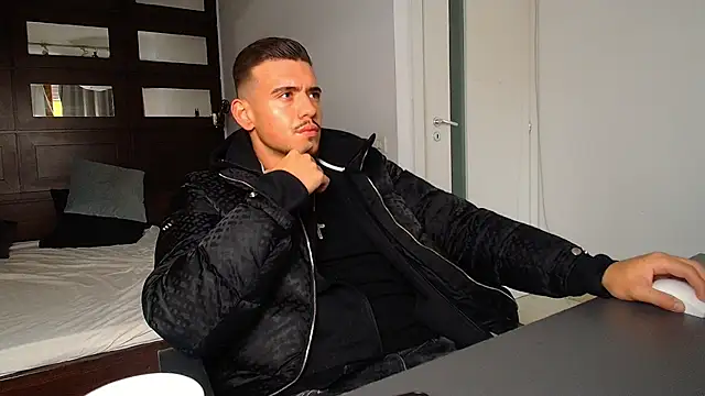 ElijahThorne online show from February 24, 2026, 6:33 am