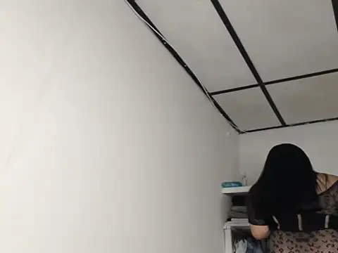 Snapshot of kira-stormm chatting on February 19, 2026, 9:33 pm kira-stormm online show from February 19, 2026, 9:33 pm